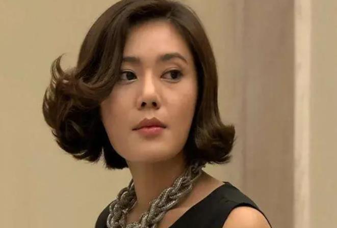 《上有老下有小》：从日常生活的不顺到家庭矛盾，描绘了普通人的爱、友情与真情。